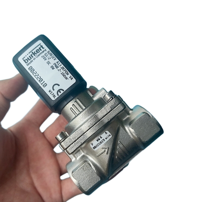 Ampia tolleranza di temperatura Assemblaggio di valvole solenoide industriali Burkert 00222016 00222017 00222018 Tipo 6281 Servo Design G1 Port di connessione 2/2 NC Materiale in acciaio inossidabile Sigillo EPDM